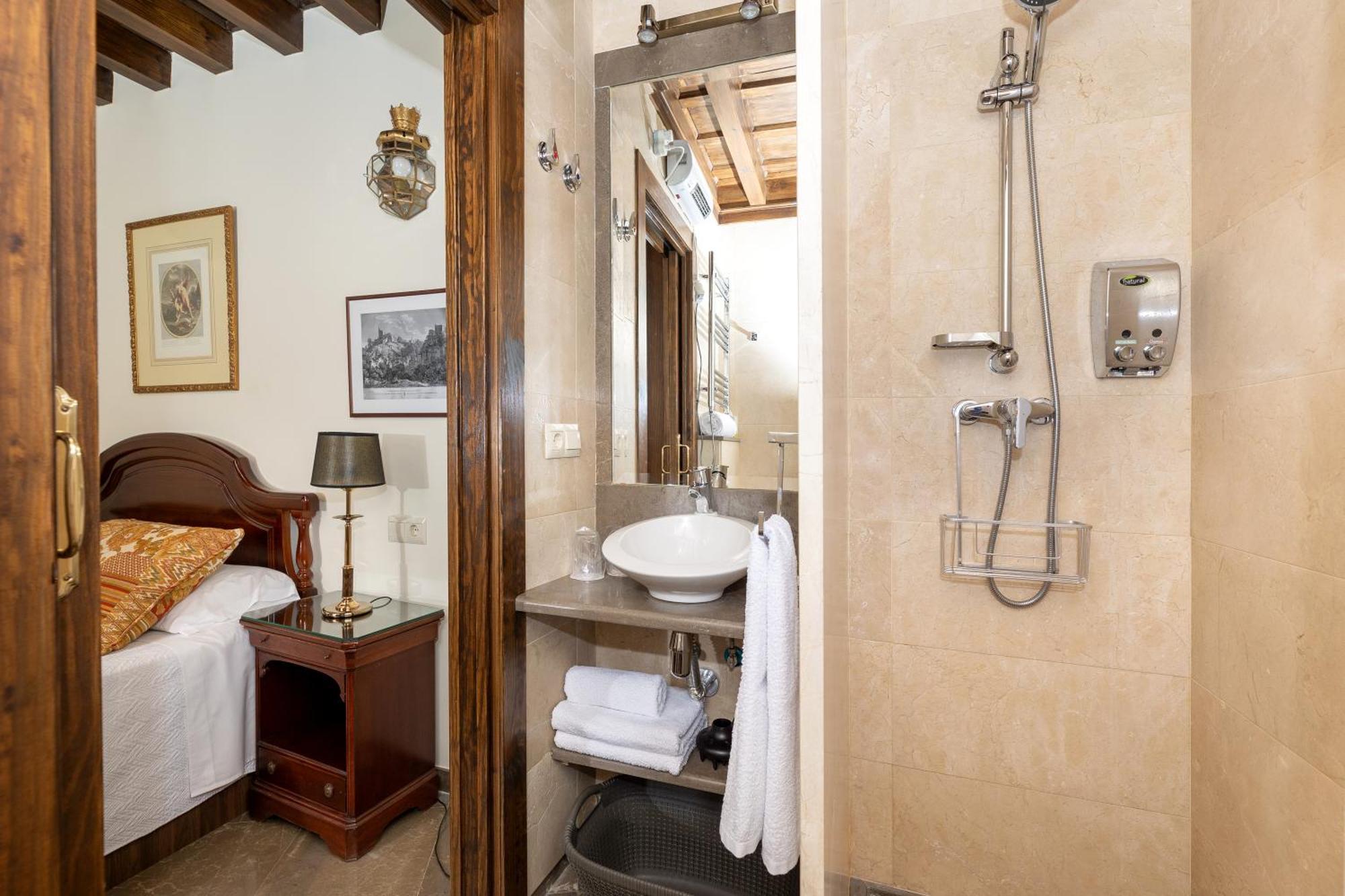 Apartamentos En Pleno Centro, Aljibe Rodrigo Del Campo 1A Granada Ngoại thất bức ảnh