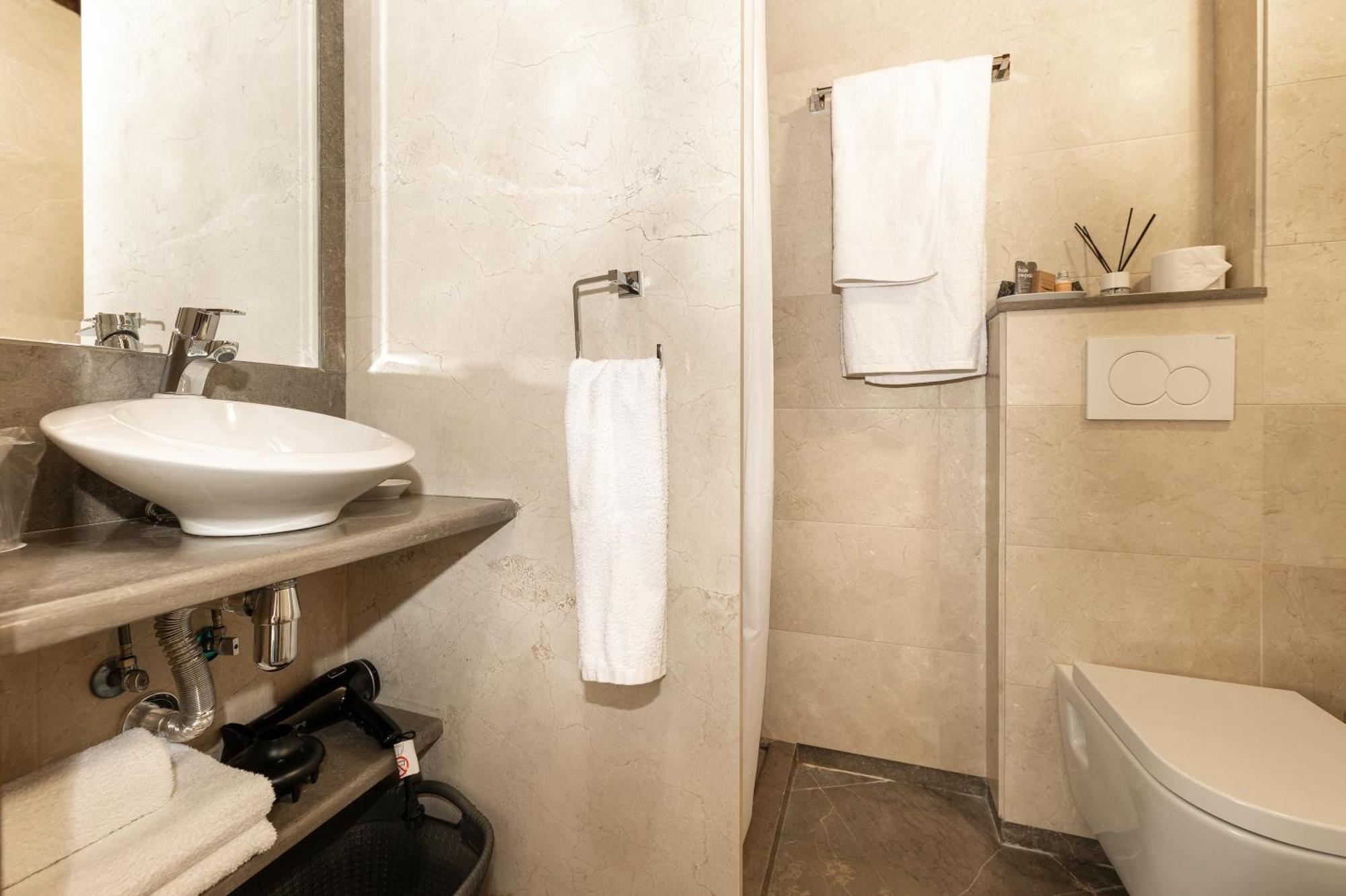 Apartamentos En Pleno Centro, Aljibe Rodrigo Del Campo 1A Granada Ngoại thất bức ảnh